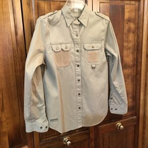 Lauren Back County Outfitters shirt, size SP, epilates, vents, snap closure